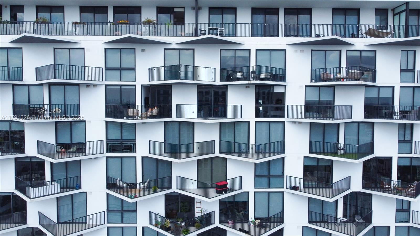 Real estate property located at 5300 Paseo Blvd #1807, Miami-dade, 5300 Paseo Condo, Doral, FL