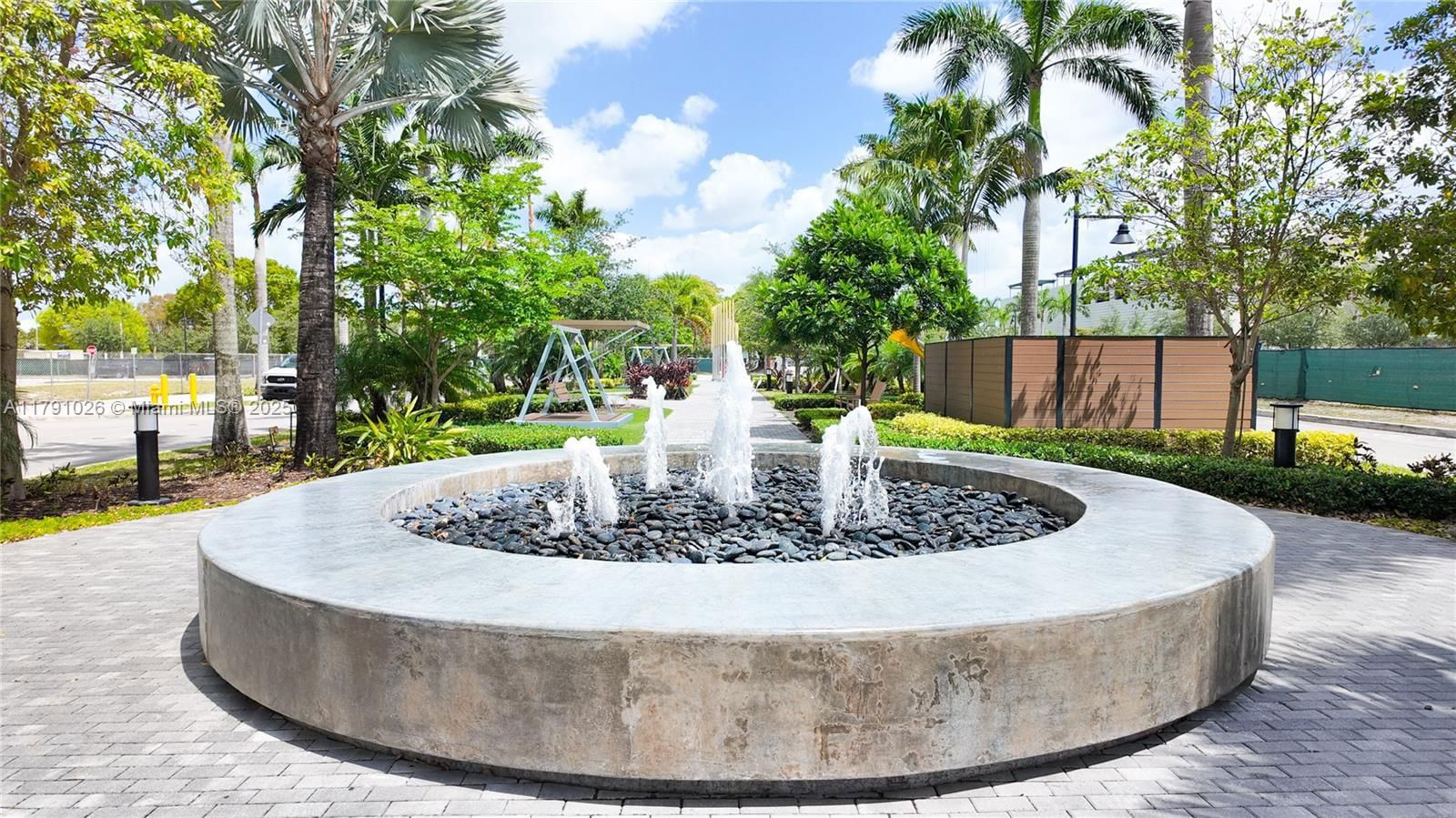 Real estate property located at 5300 Paseo Blvd #1807, Miami-dade, 5300 Paseo Condo, Doral, FL