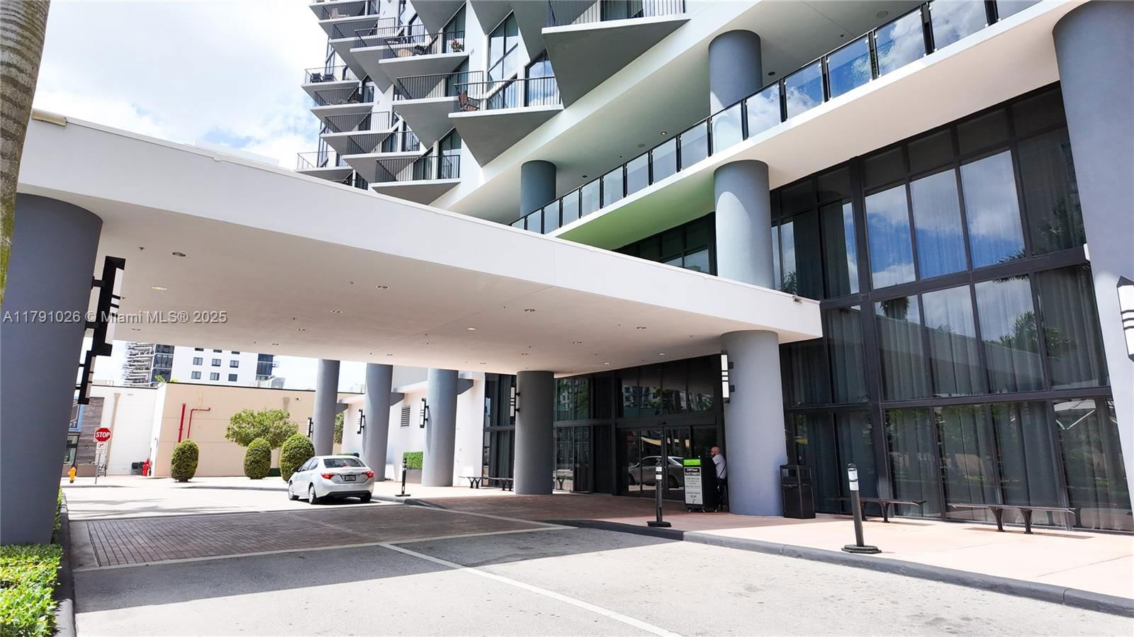 Real estate property located at 5300 Paseo Blvd #1807, Miami-dade, 5300 Paseo Condo, Doral, FL