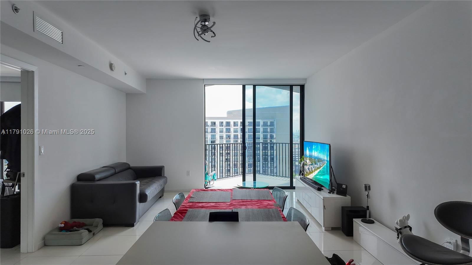Real estate property located at 5300 Paseo Blvd #1807, Miami-dade, 5300 Paseo Condo, Doral, FL
