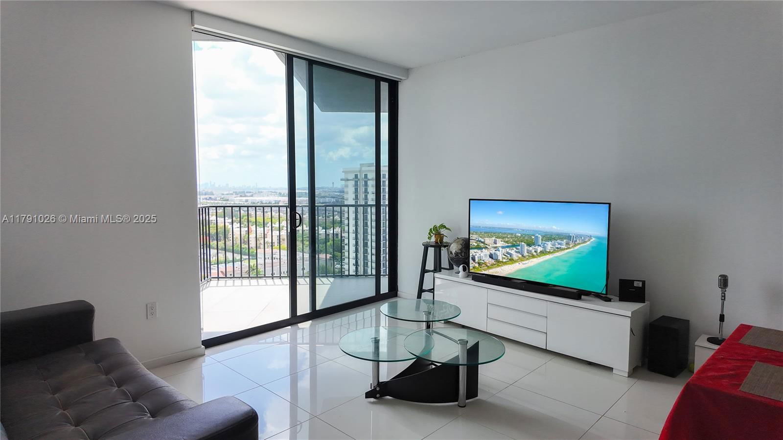 Real estate property located at 5300 Paseo Blvd #1807, Miami-dade, 5300 Paseo Condo, Doral, FL