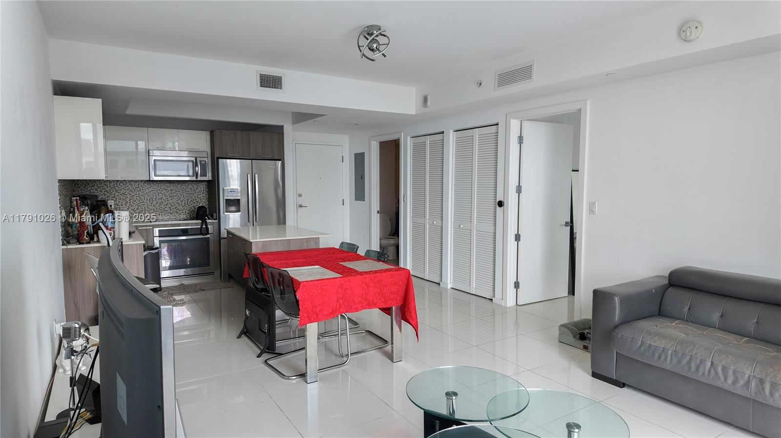 Real estate property located at 5300 Paseo Blvd #1807, Miami-dade, 5300 Paseo Condo, Doral, FL
