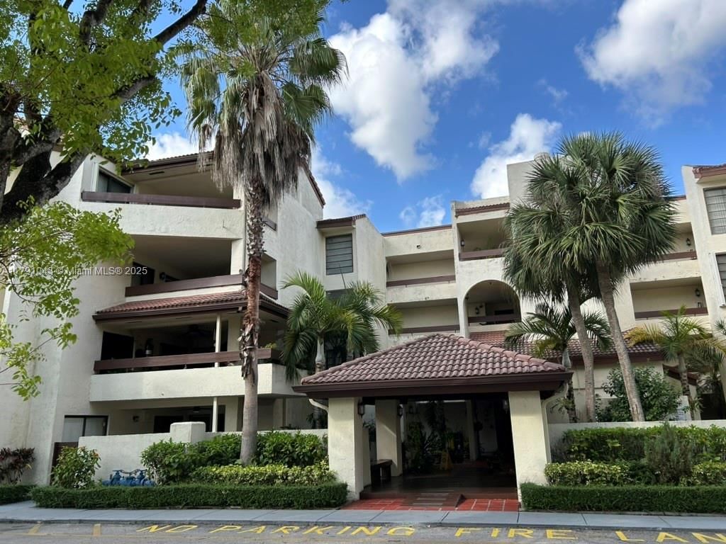 Real estate property located at 9040 125th Ave D105, Miami-dade, Kenland Bend South Condo, Miami, FL