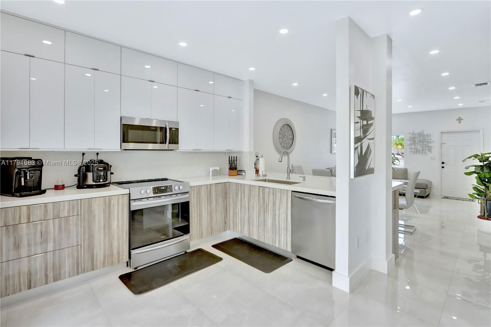 Real estate property located at 16922 138th Ct, Miami-dade, Cazadores Sub North, Miami, FL