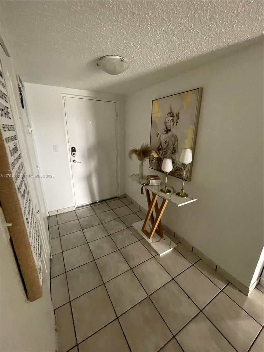 Real estate property located at 9520 8th St #211, Miami-dade, La Fuente Condo, Miami, FL