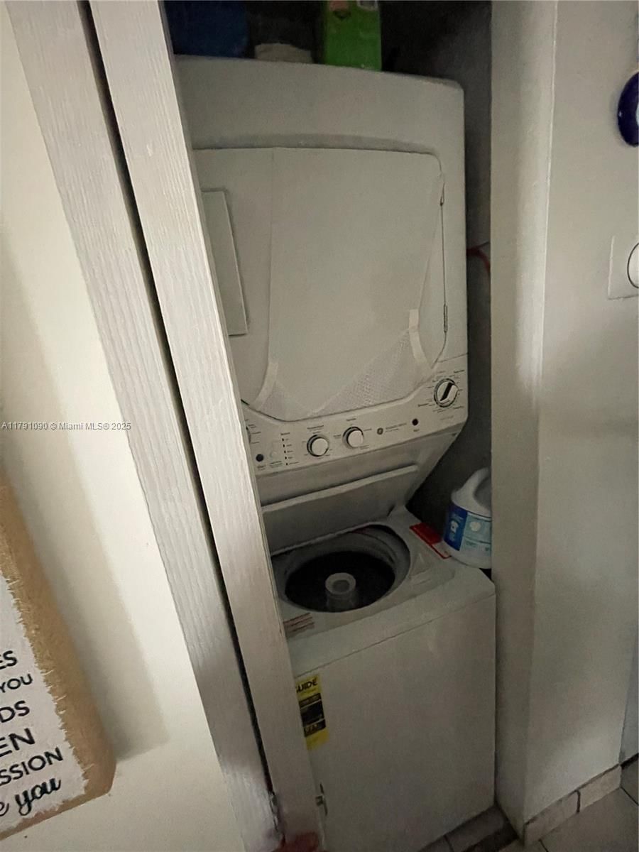Real estate property located at 9520 8th St #211, Miami-dade, La Fuente Condo, Miami, FL