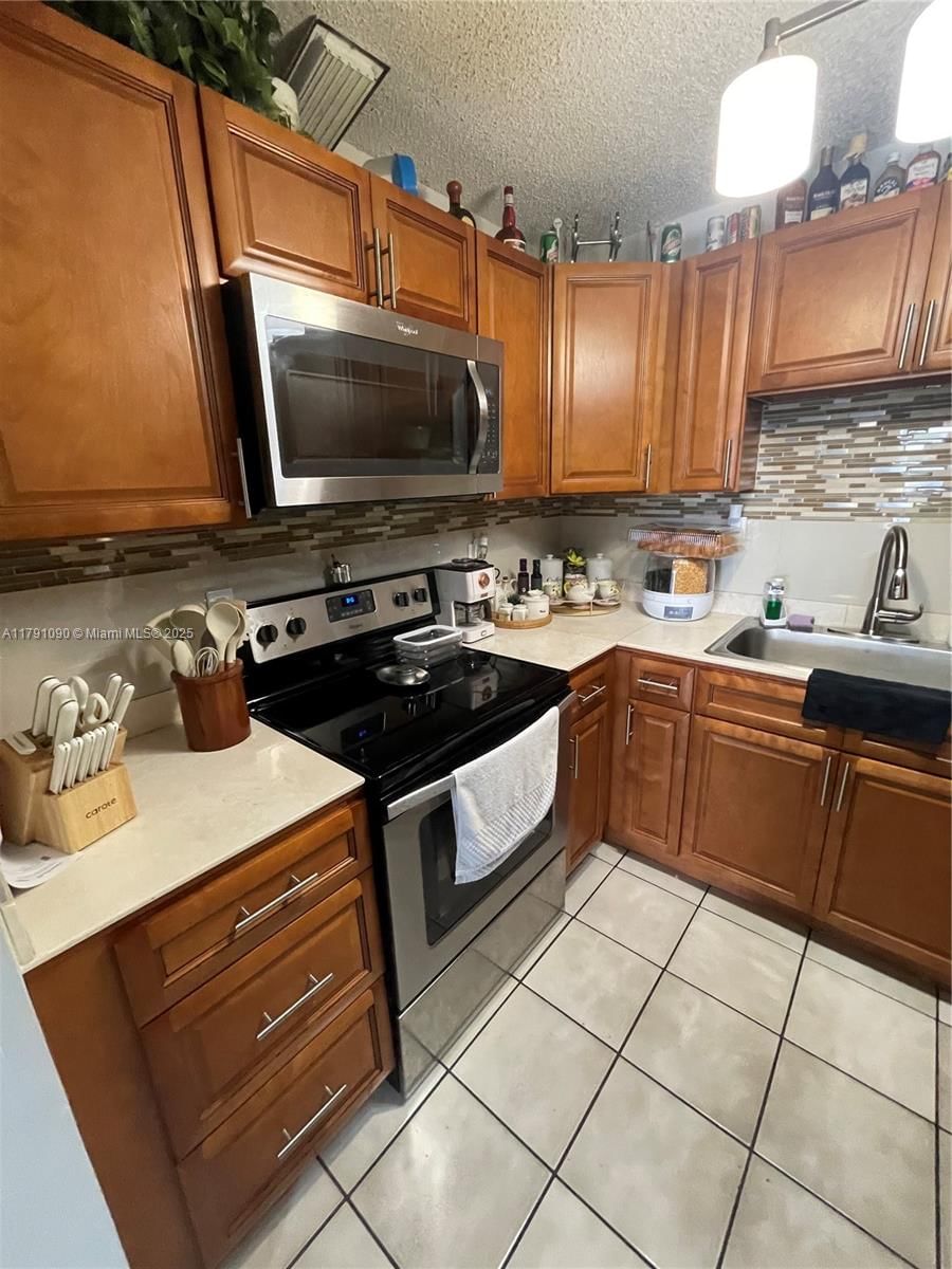 Real estate property located at 9520 8th St #211, Miami-dade, La Fuente Condo, Miami, FL