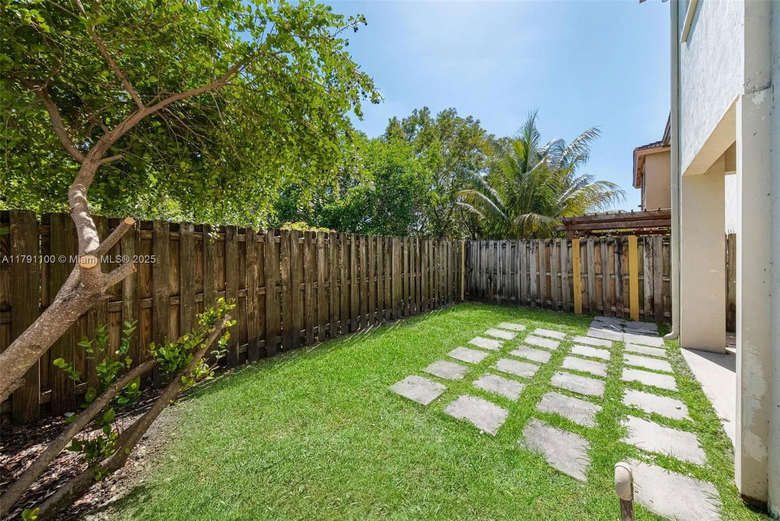 Real estate property located at 8904 229th St, Miami-dade, Trellis At Bayshore, Cutler Bay, FL