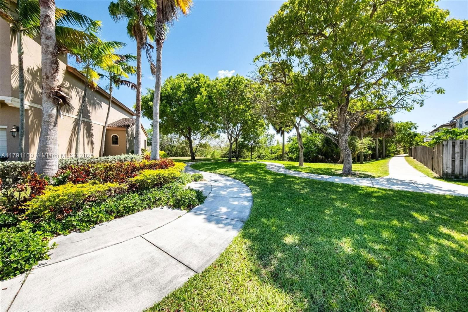 Real estate property located at 8904 229th St, Miami-dade, Trellis At Bayshore, Cutler Bay, FL