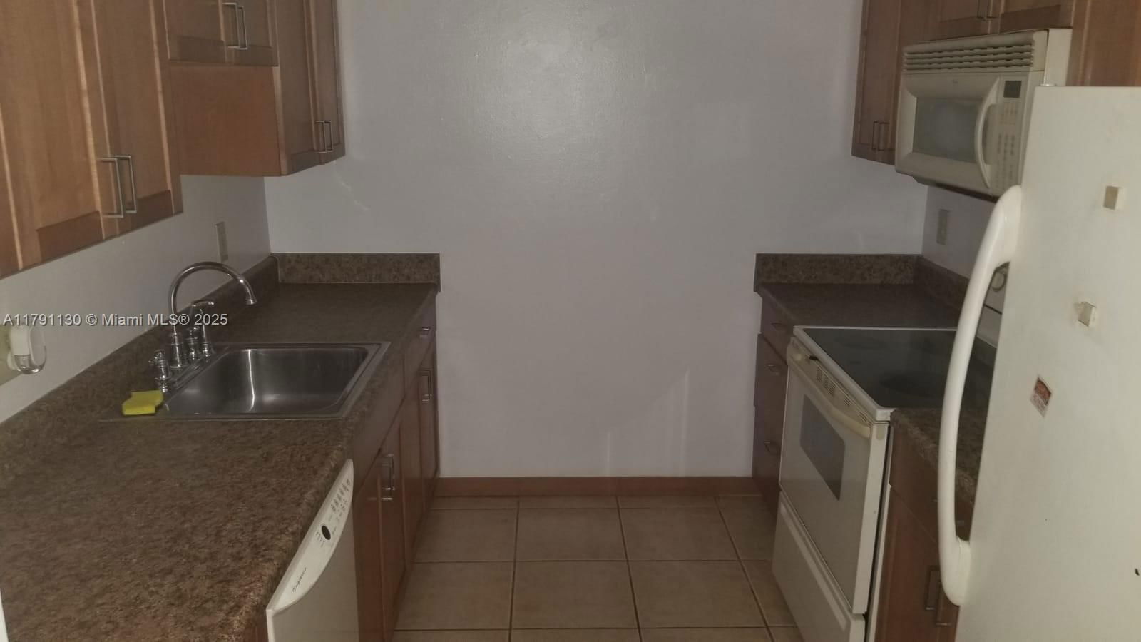 Real estate property located at 8240 210th St #313, Miami-dade, Saga Bay Gardens Condo, Cutler Bay, FL
