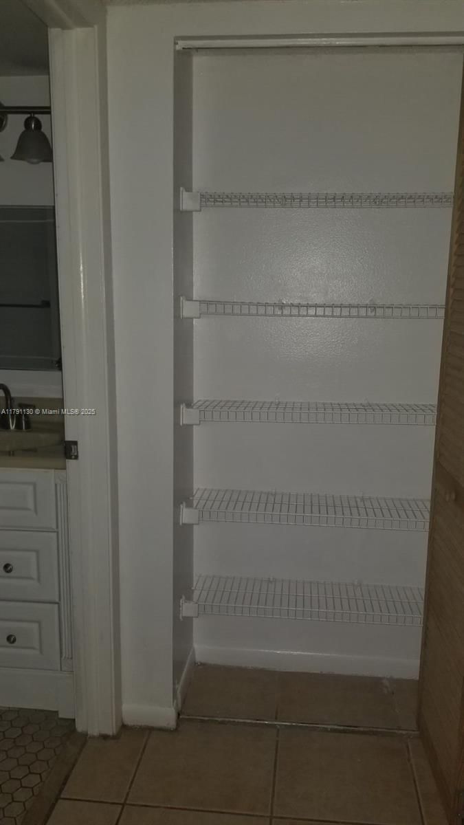 Real estate property located at 8240 210th St #313, Miami-dade, Saga Bay Gardens Condo, Cutler Bay, FL