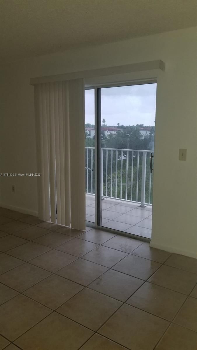 Real estate property located at 8240 210th St #313, Miami-dade, Saga Bay Gardens Condo, Cutler Bay, FL