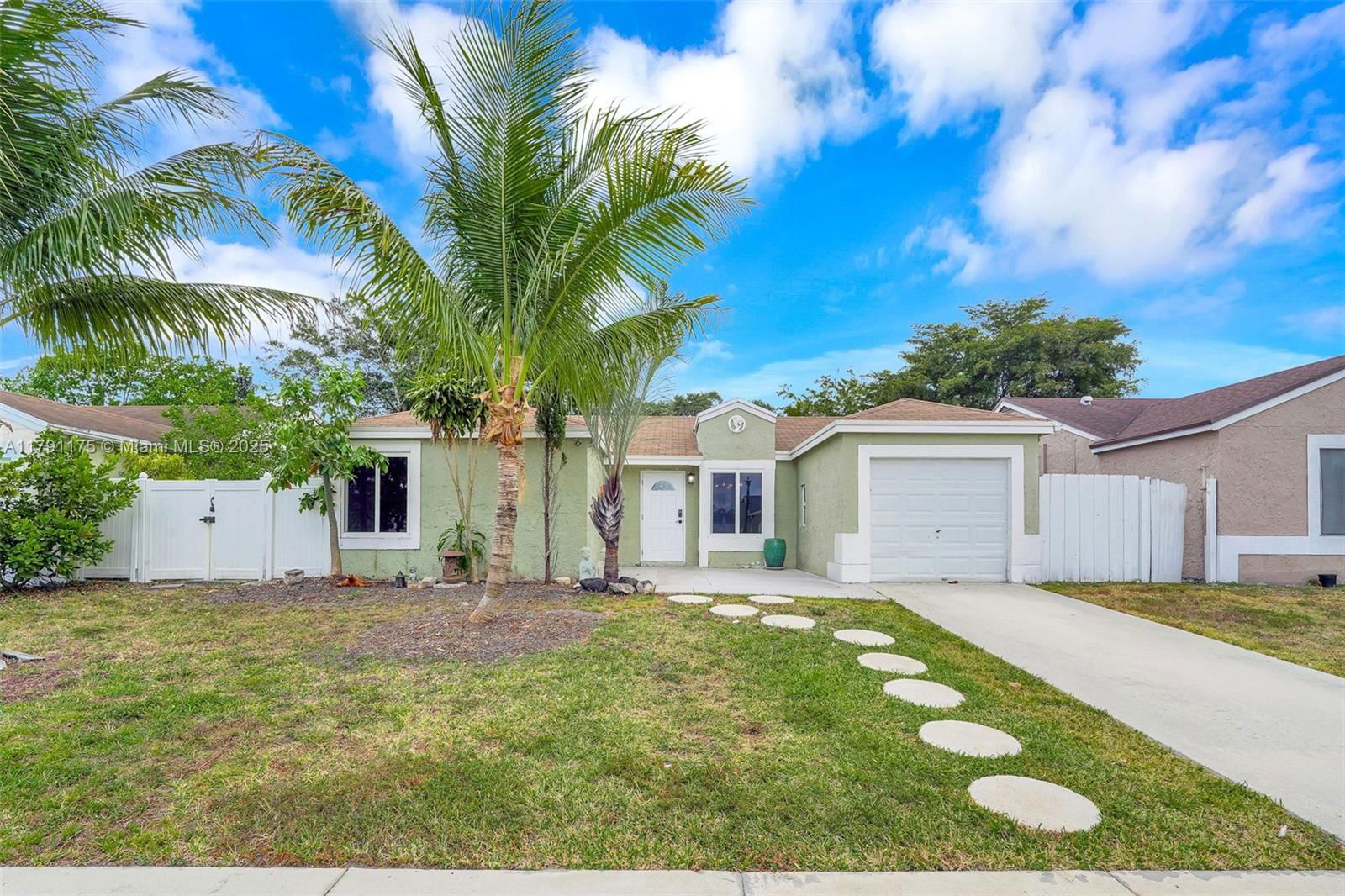 Real estate property located at 18982 Cloud Lake Cir, Palm Beach, Weitzer Sub 1, Boca Raton, FL