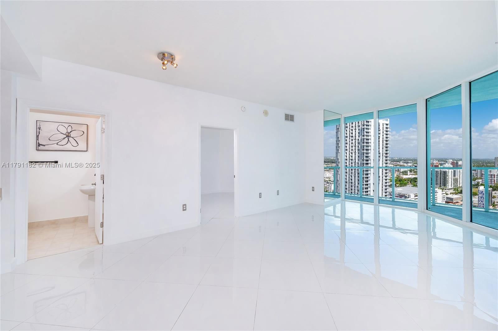 Real estate property located at 1900 Bayshore Dr #2816, Miami-dade, Quantum On The Bay Condo, Miami, FL