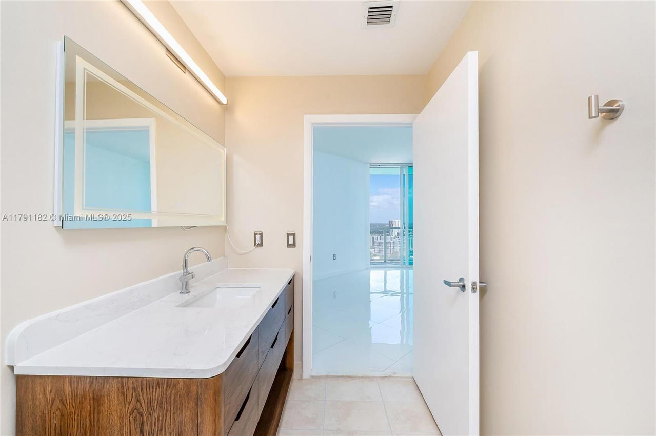 Real estate property located at 1900 Bayshore Dr #2816, Miami-dade, Quantum On The Bay Condo, Miami, FL