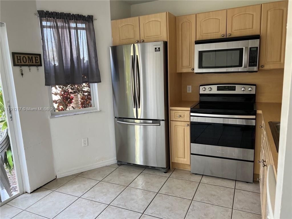Real estate property located at 680 79th Ter #104, Broward, Cove At French Villas, Pembroke Pines, FL