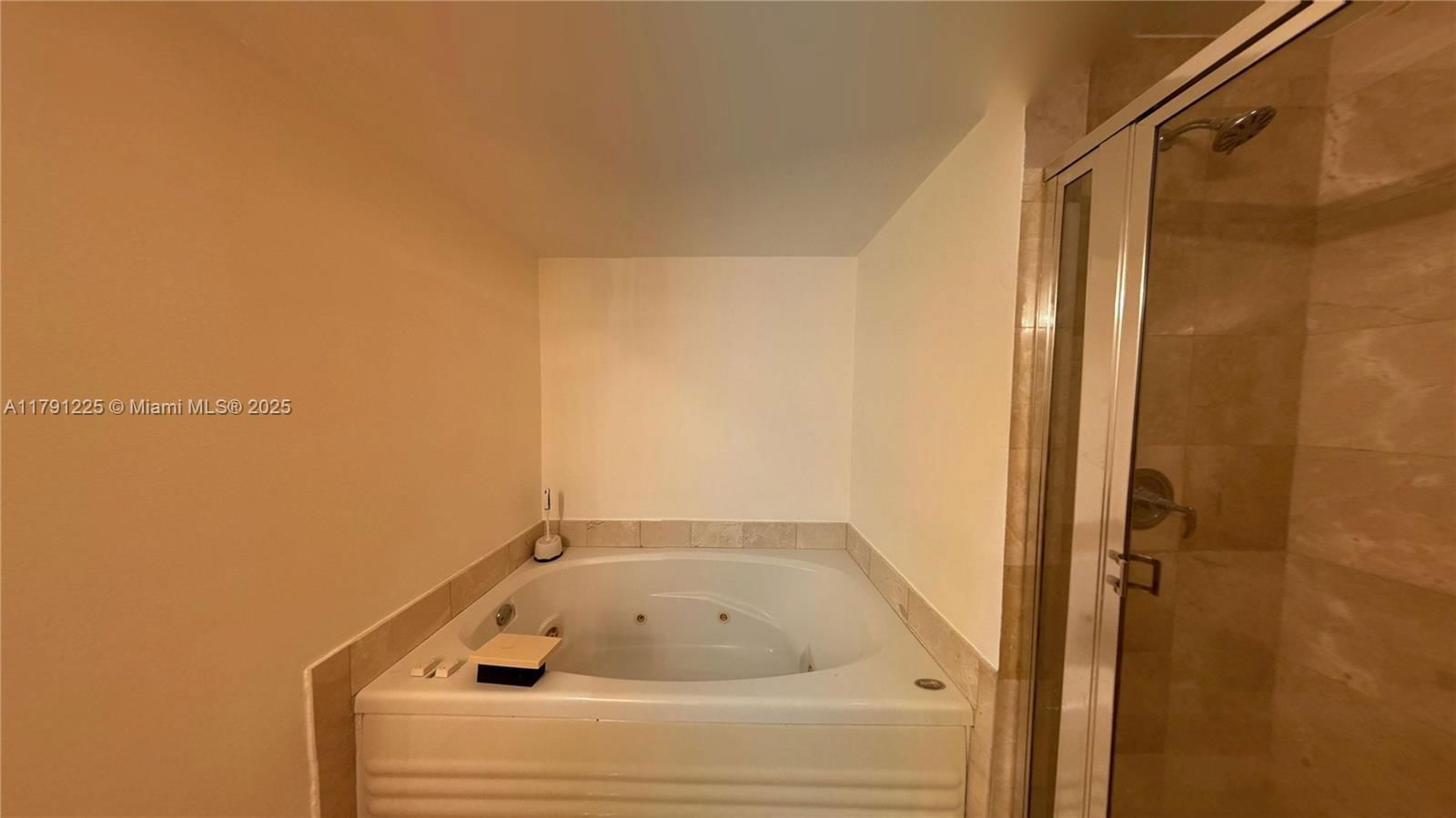Real estate property located at 5970 Indian Creek Dr #302, Miami-dade, Nautica Condo, Miami Beach, FL