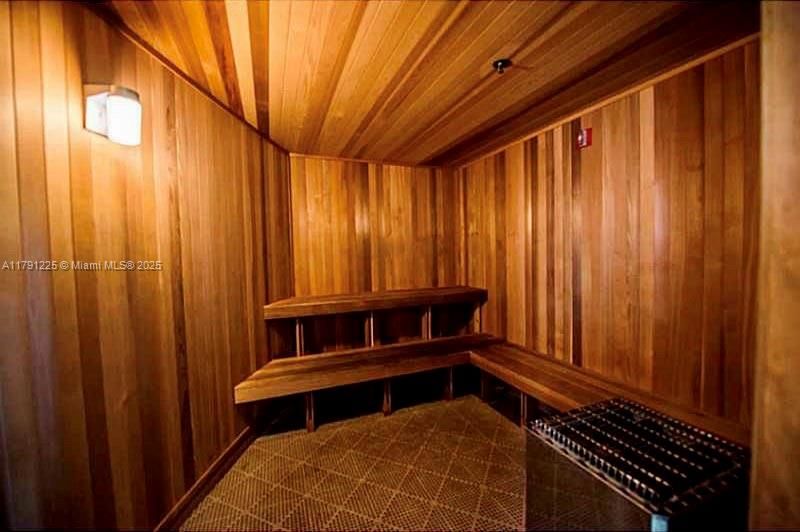 Real estate property located at 5970 Indian Creek Dr #302, Miami-dade, Nautica Condo, Miami Beach, FL