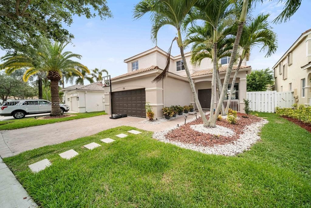 Real estate property located at 721 Tanglewood Cir, Broward, Sector 3 - Parcels H I J, Weston, FL