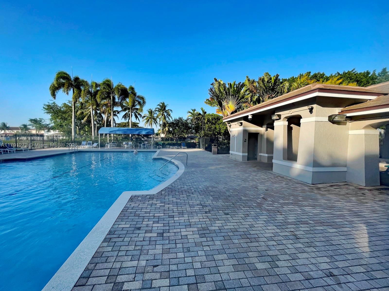 Real estate property located at 721 Tanglewood Cir, Broward, Sector 3 - Parcels H I J, Weston, FL