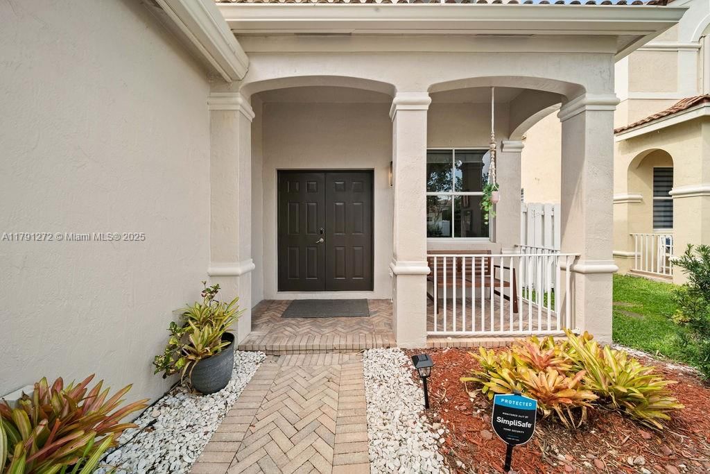 Real estate property located at 721 Tanglewood Cir, Broward, Sector 3 - Parcels H I J, Weston, FL