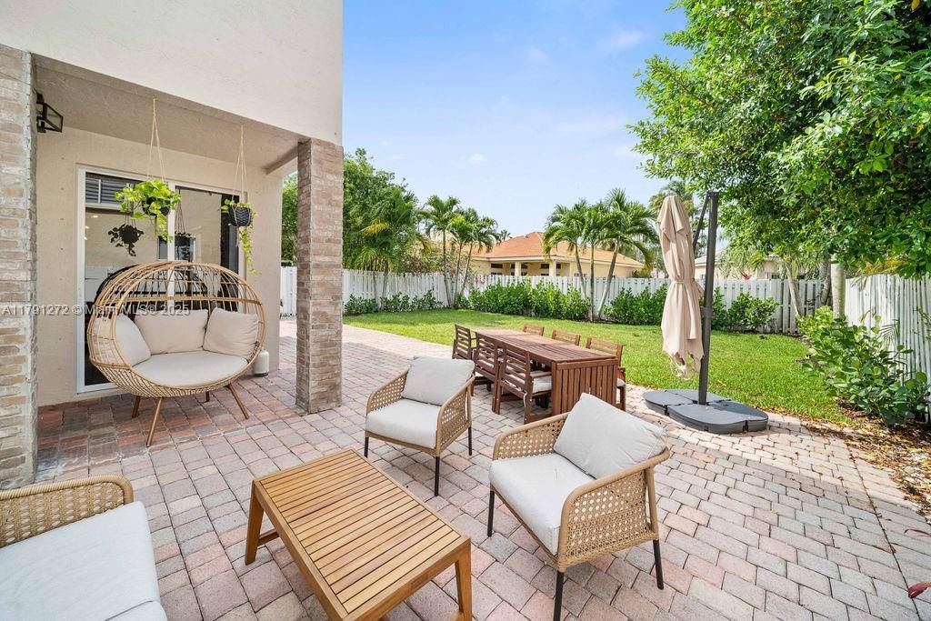 Real estate property located at 721 Tanglewood Cir, Broward, Sector 3 - Parcels H I J, Weston, FL