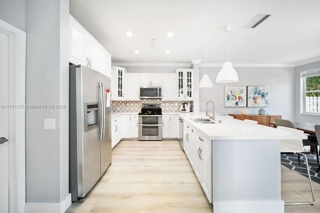 Real estate property located at 721 Tanglewood Cir, Broward, Sector 3 - Parcels H I J, Weston, FL