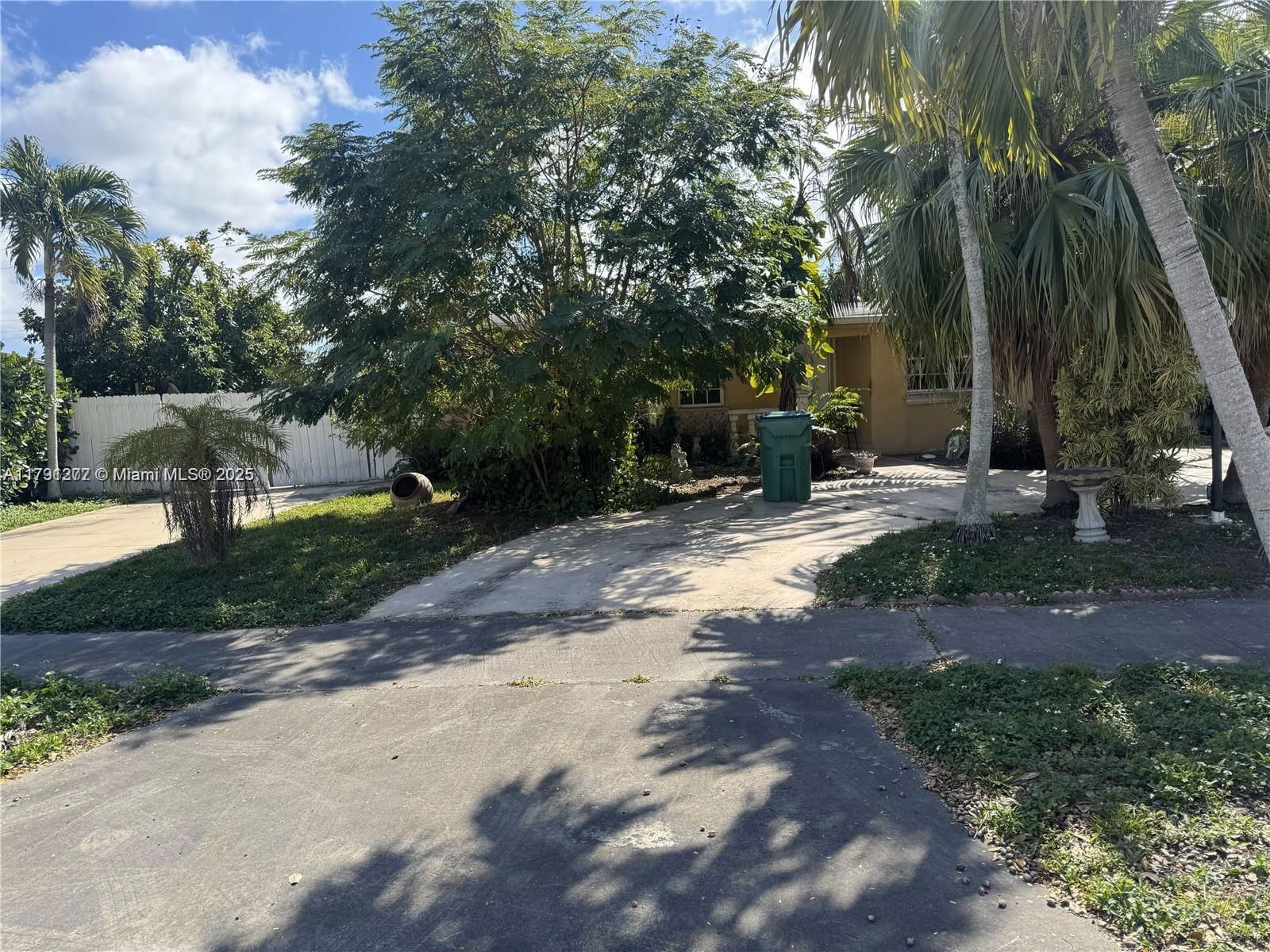 Real estate property located at 11462 42nd St, Miami-dade, Westwood Lake, Miami, FL