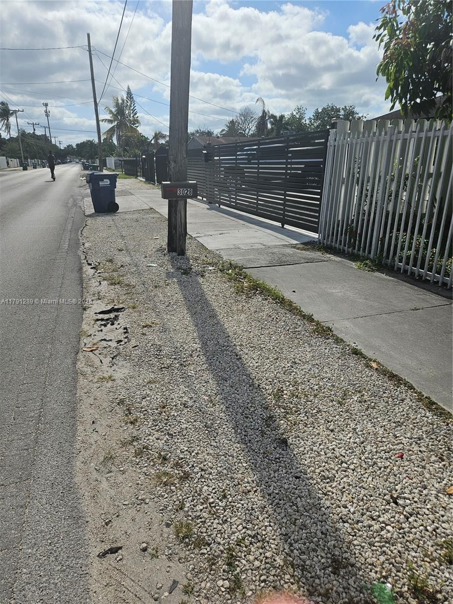 Real estate property located at 3028 95th St, Miami-dade, The Tropics Amd, Miami, FL
