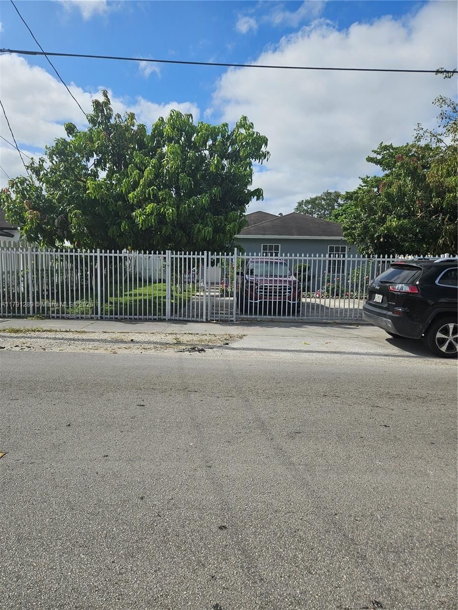 Real estate property located at 3028 95th St, Miami-dade, The Tropics Amd, Miami, FL