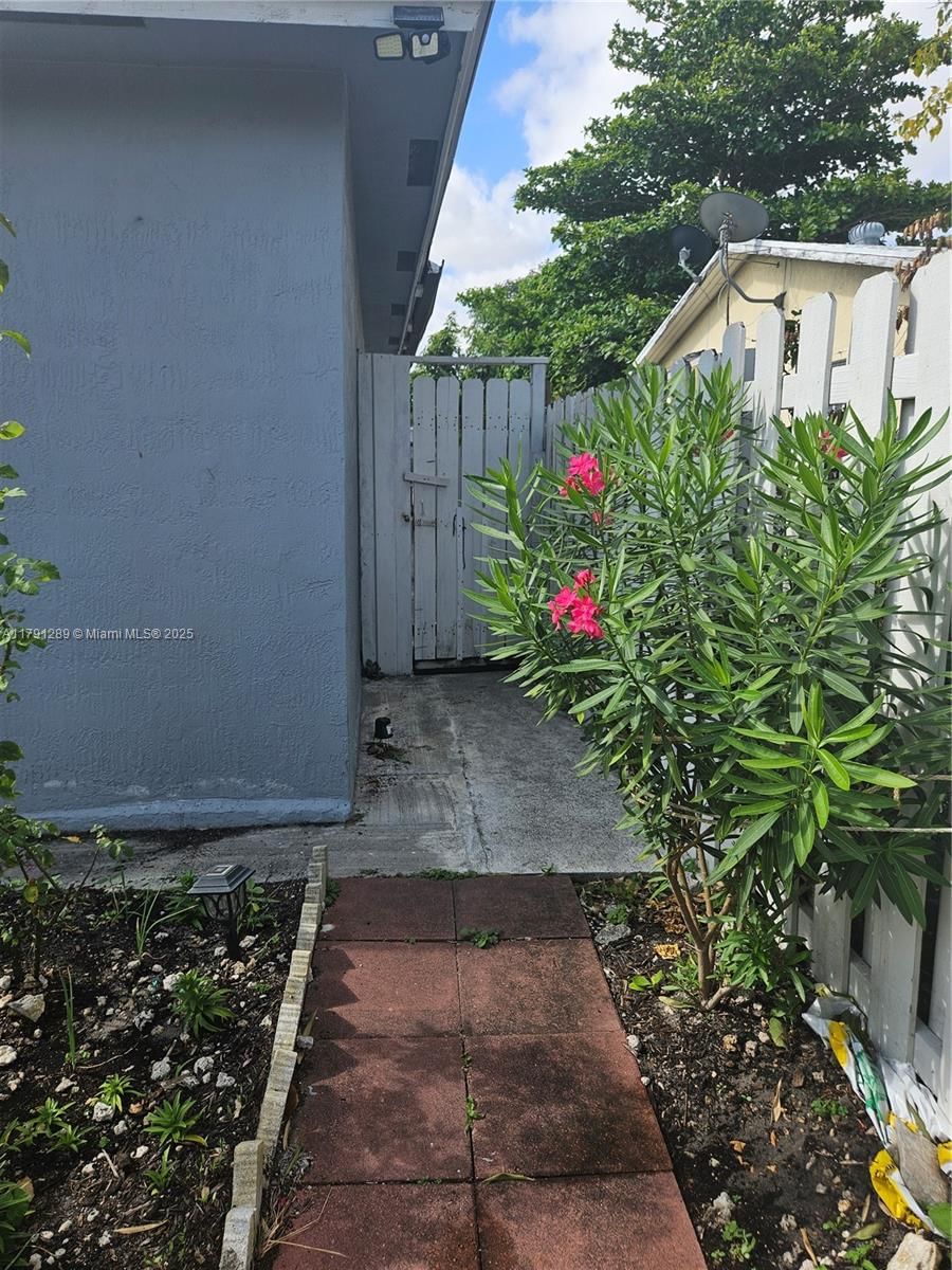 Real estate property located at 3028 95th St, Miami-dade, The Tropics Amd, Miami, FL