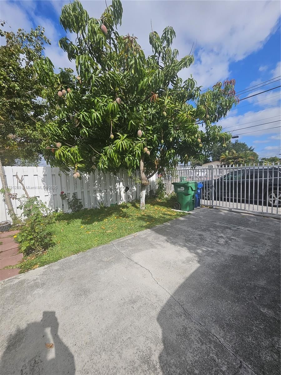 Real estate property located at 3028 95th St, Miami-dade, The Tropics Amd, Miami, FL