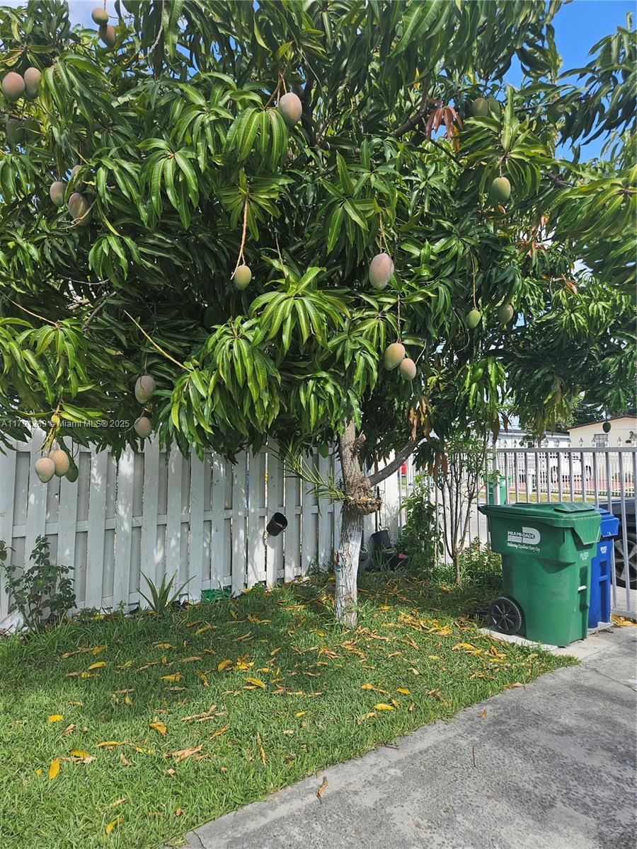 Real estate property located at 3028 95th St, Miami-dade, The Tropics Amd, Miami, FL