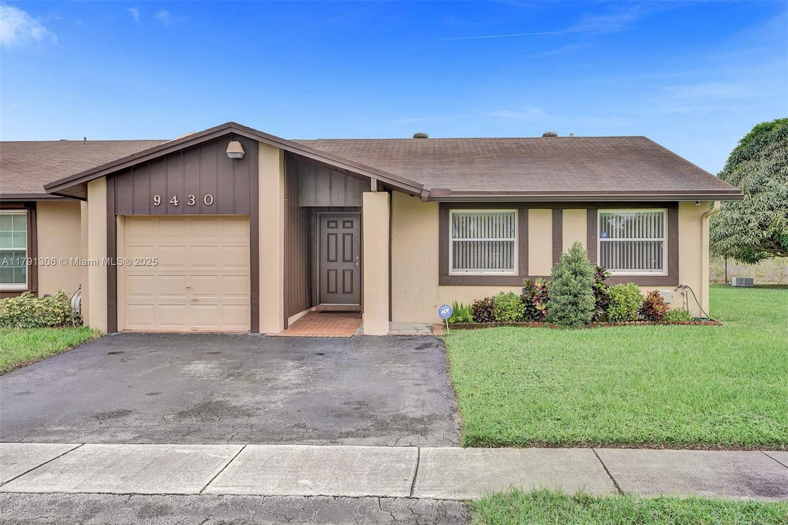 Real estate property located at 9430 Meadows Cir, Broward, Meadows Of Miramar Phase, Miramar, FL