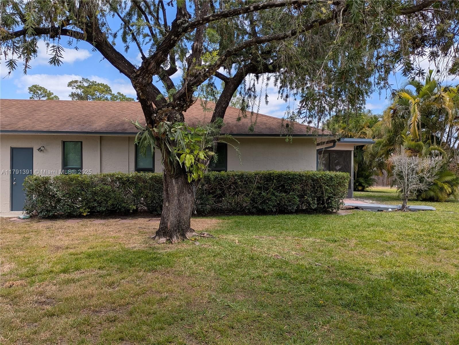 Real estate property located at 142 Sulky Way, Palm Beach, Pinewood East 2 Of Wellin, Wellington, FL