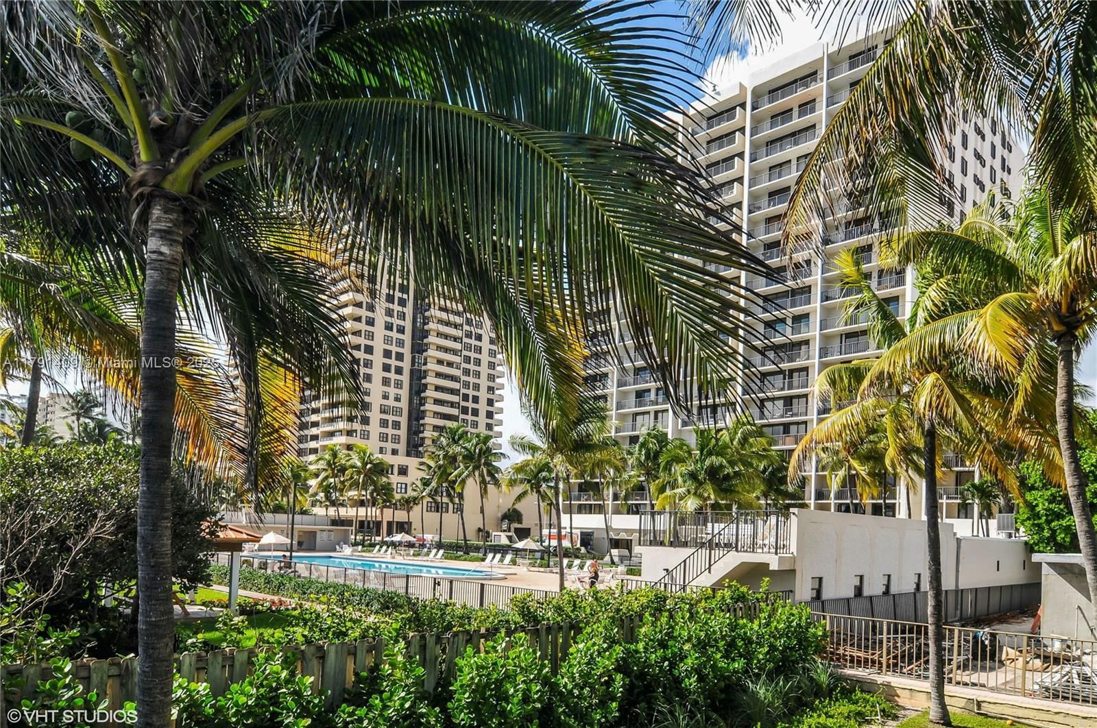 Real estate property located at 2625 Collins Ave #1409, Miami-dade, Oceanfront Plaza Condo, Miami Beach, FL