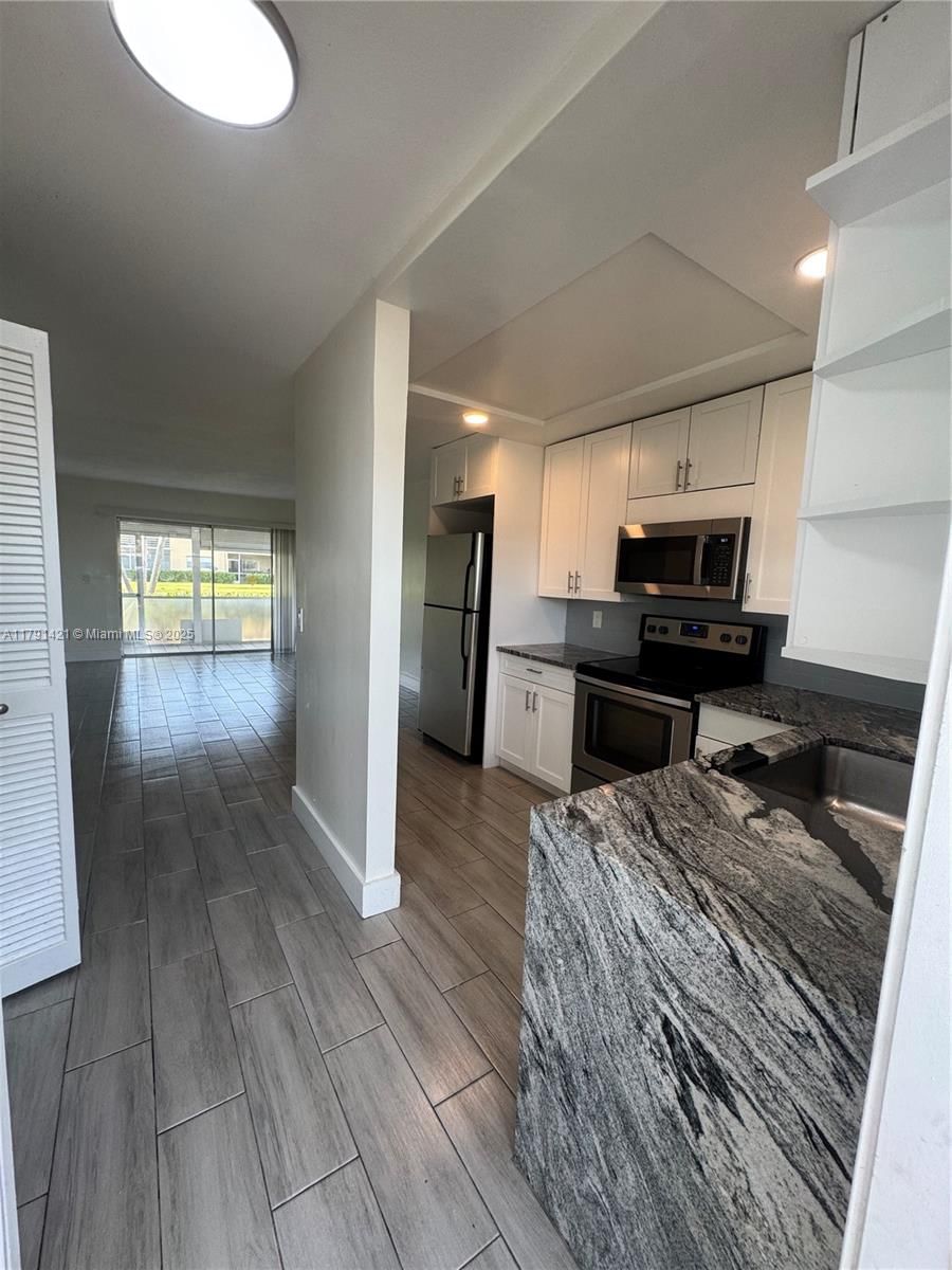Real estate property located at 9851 Sandalfoot Blvd #208, Palm Beach, Sandalfoot Blvd Apts Cond, Boca Raton, FL