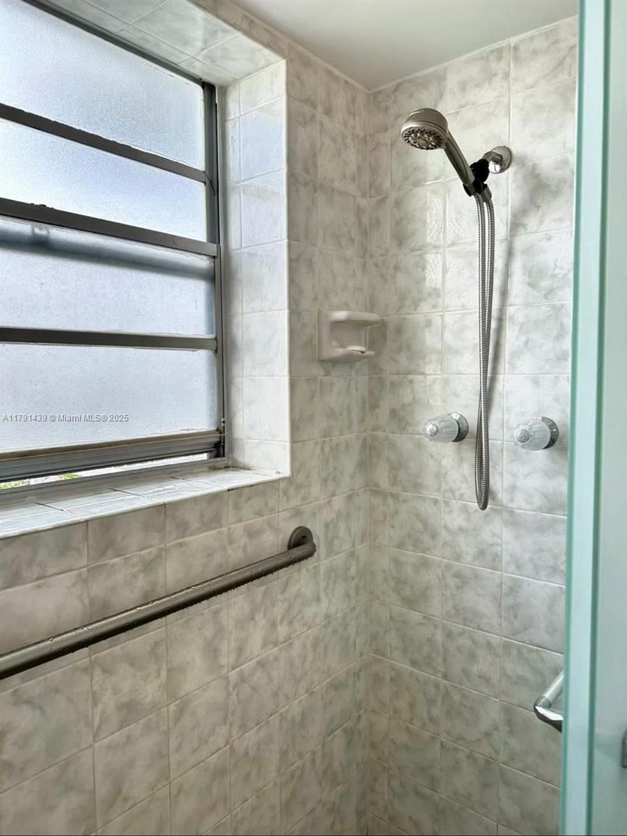 Real estate property located at 2150 SANS SOUCI BLVD B611, Miami-dade, Bayview Palms Condominium, North Miami, FL