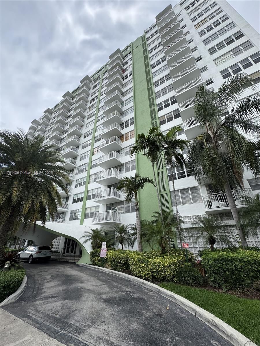 Real estate property located at 2150 SANS SOUCI BLVD B611, Miami-dade, Bayview Palms Condominium, North Miami, FL