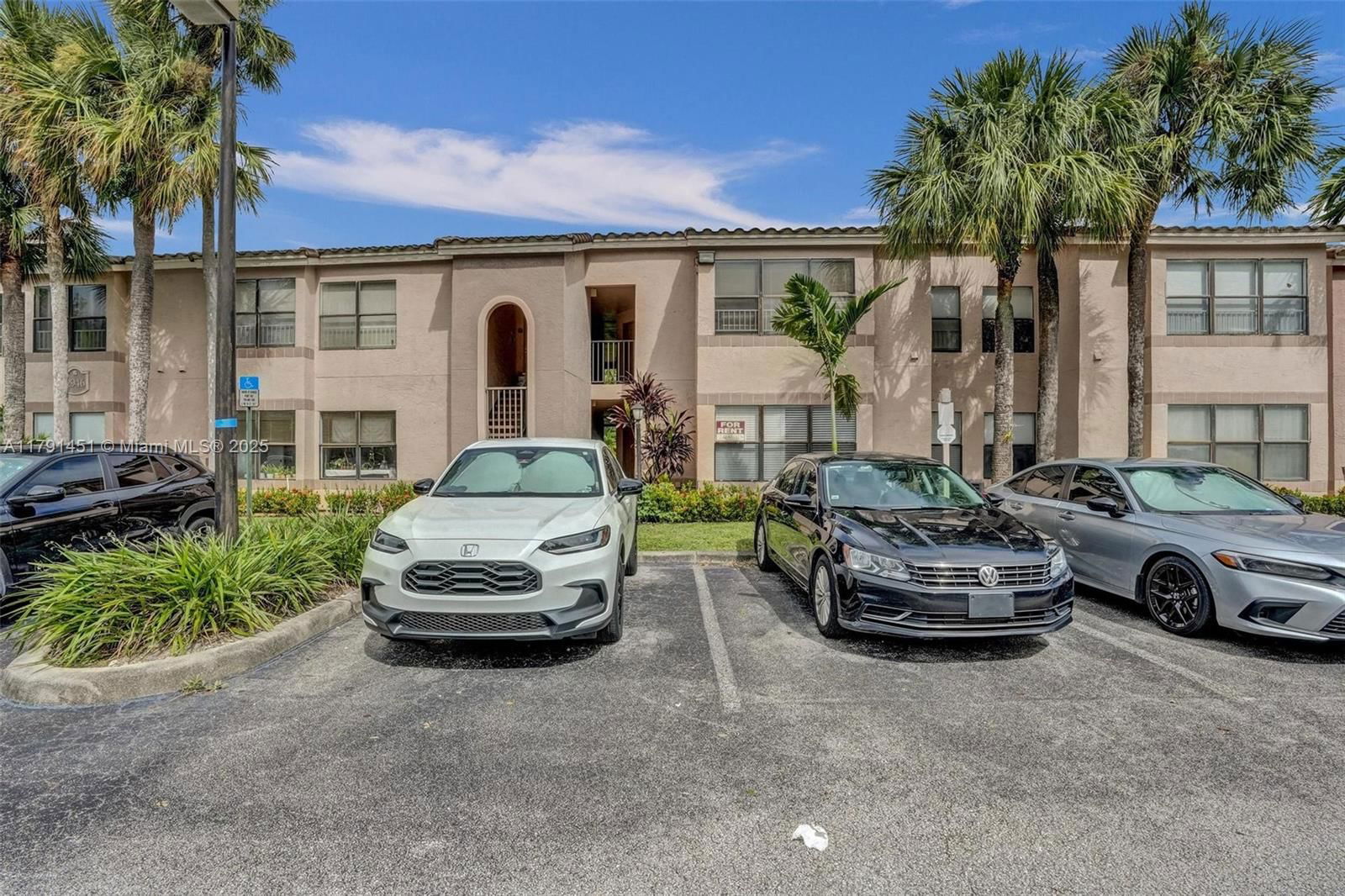 Real estate property located at 2986 University Dr #8201, Broward, Sundance At Davie Condo, Davie, FL