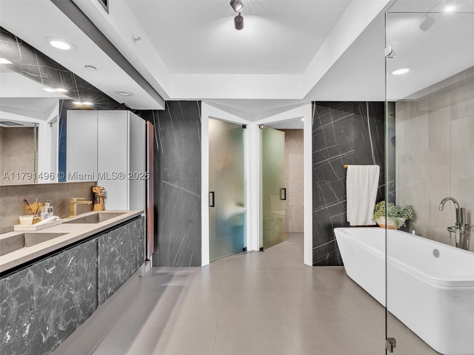 Real estate property located at 3201 183rd St #2102, Miami-dade, The Peninsula Condo, Aventura, FL