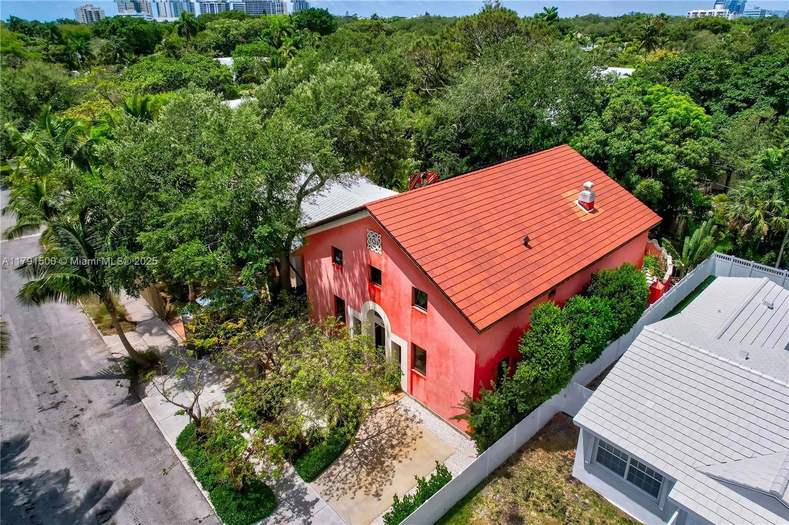 Real estate property located at 2760 Kirk St, Miami-dade, Silver Bluff Est Sec C, Coconut Grove, FL