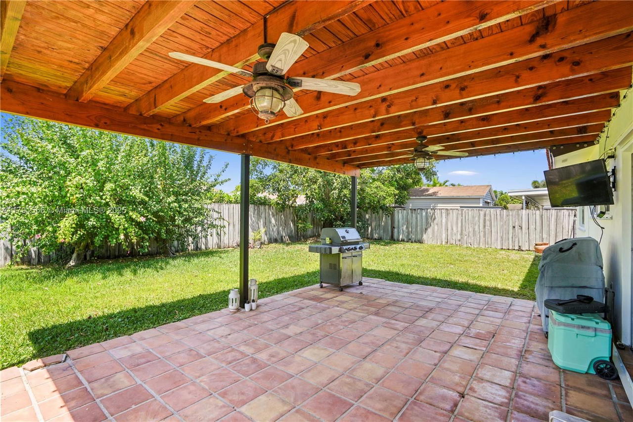 Real estate property located at 12023 105th Ln, Miami-dade, Devon-aire Estates Sec 4, Miami, FL