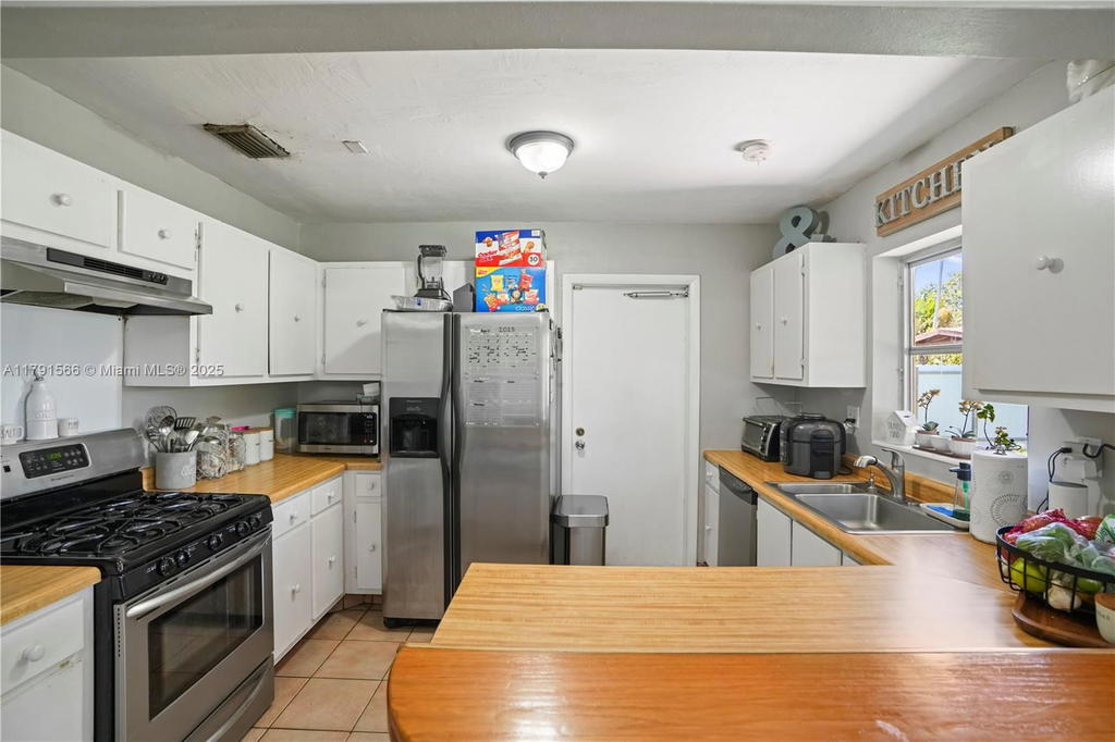 Real estate property located at 12023 105th Ln, Miami-dade, Devon-aire Estates Sec 4, Miami, FL
