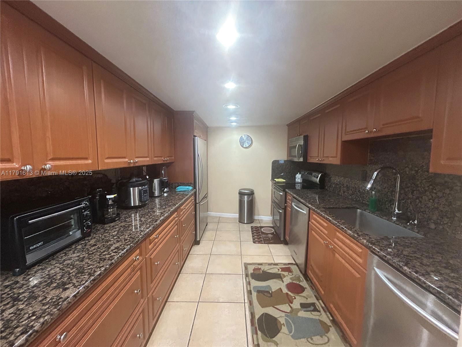 Real estate property located at 5401 Collins Ave #434, Miami-dade, The Carriage House Condo, Miami Beach, FL