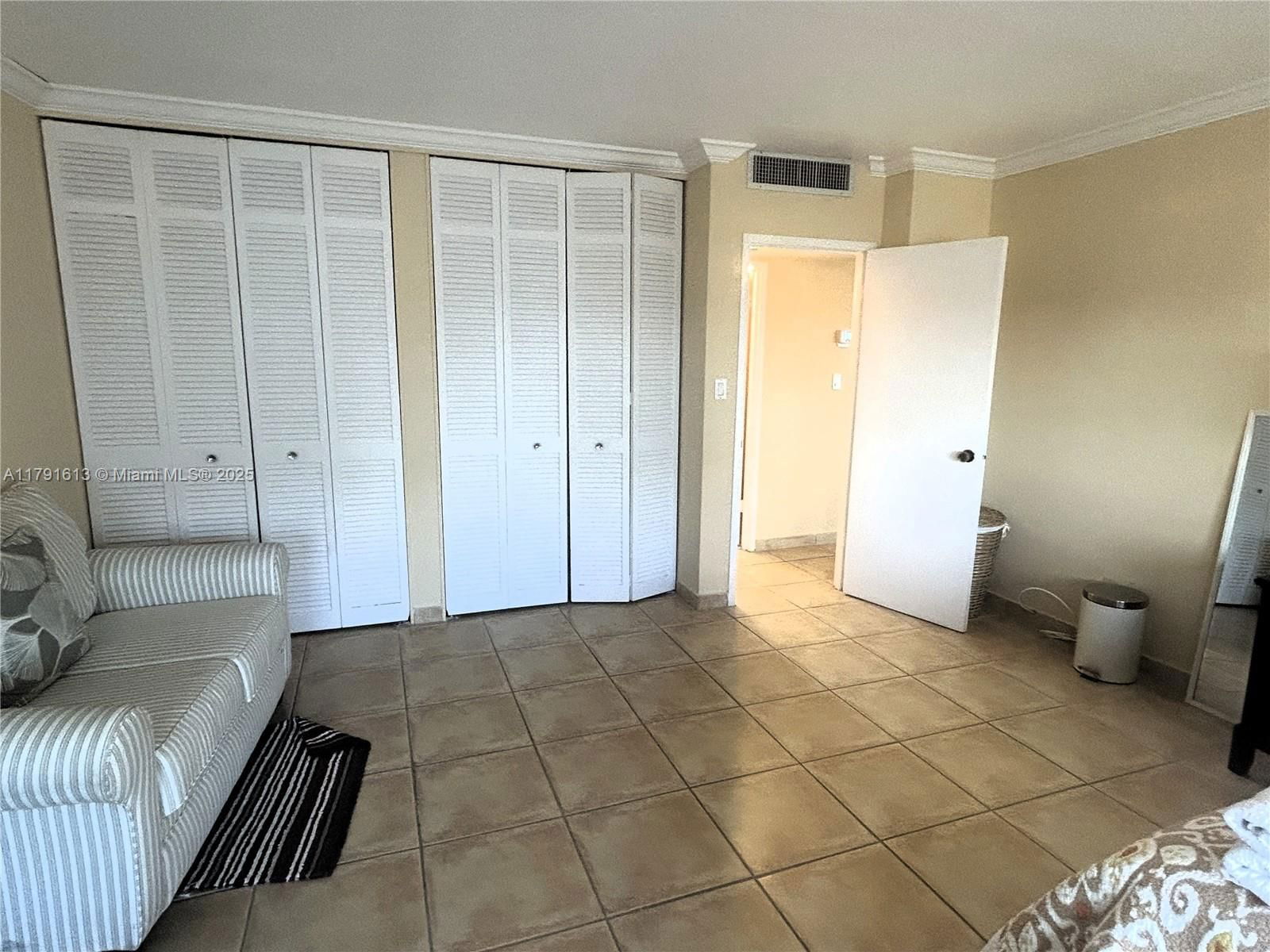 Real estate property located at 5401 Collins Ave #434, Miami-dade, The Carriage House Condo, Miami Beach, FL