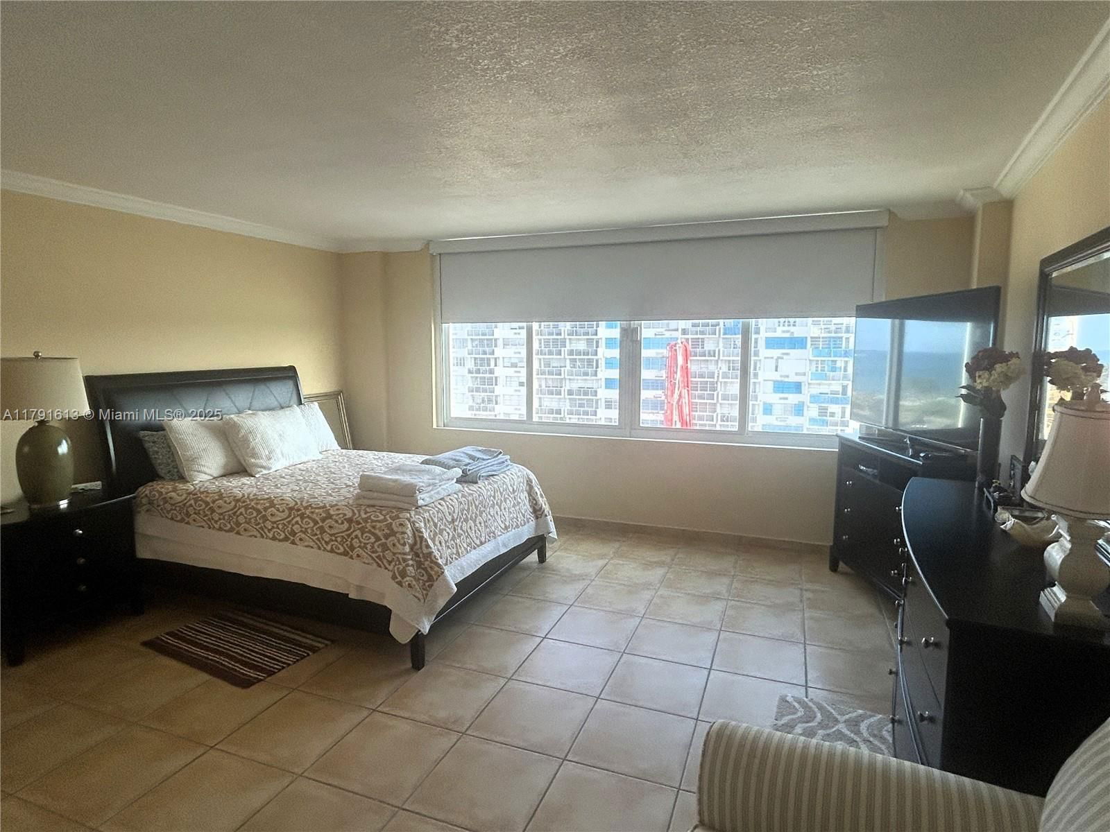 Real estate property located at 5401 Collins Ave #434, Miami-dade, The Carriage House Condo, Miami Beach, FL