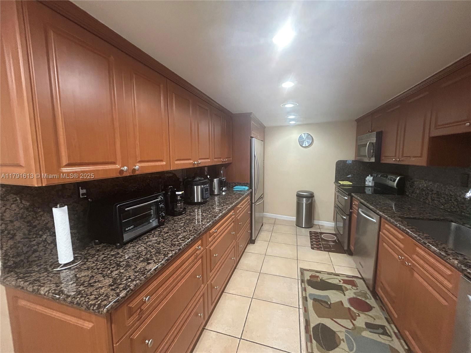 Real estate property located at 5401 Collins Ave #434, Miami-dade, The Carriage House Condo, Miami Beach, FL