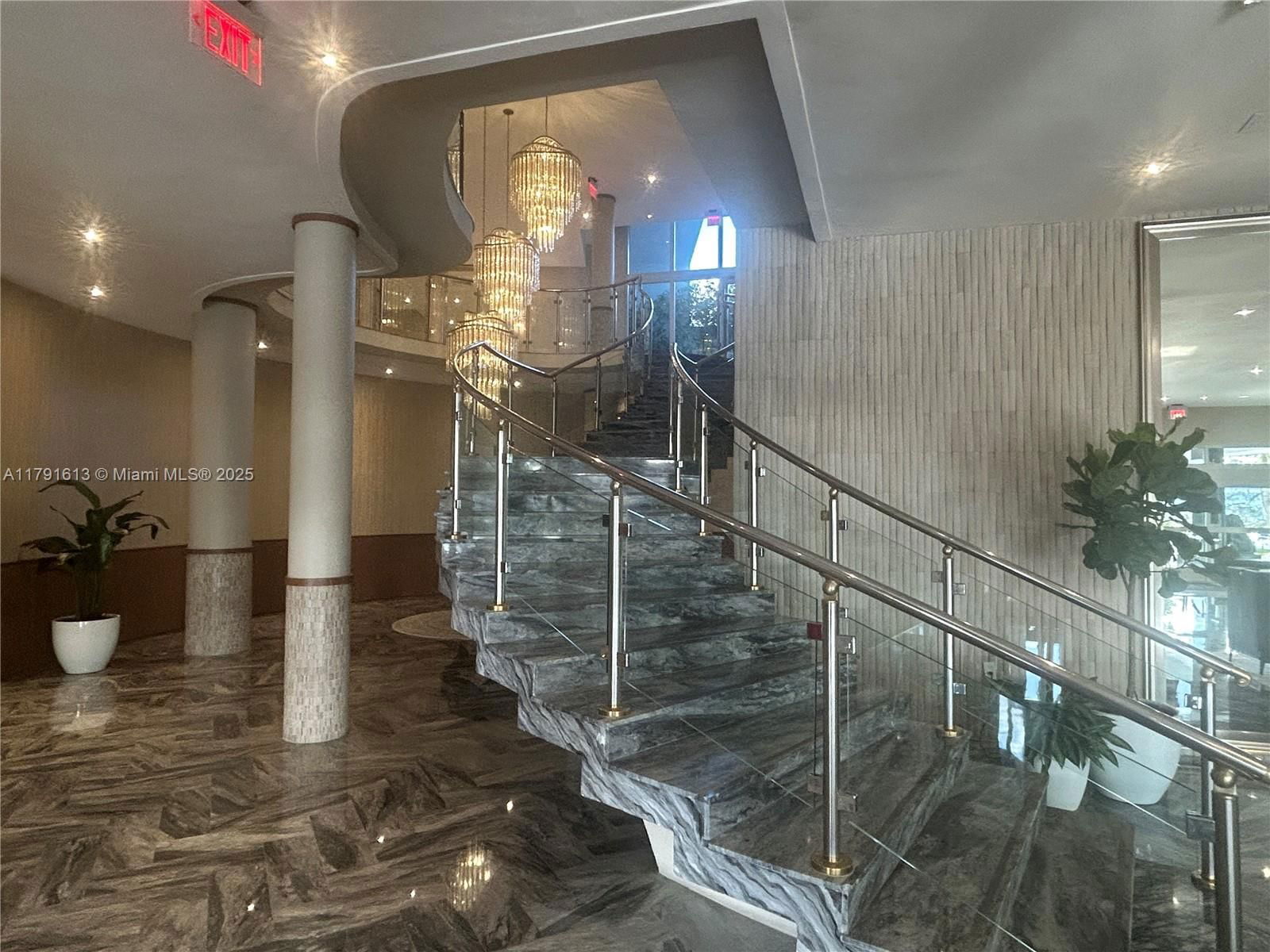 Real estate property located at 5401 Collins Ave #434, Miami-dade, The Carriage House Condo, Miami Beach, FL