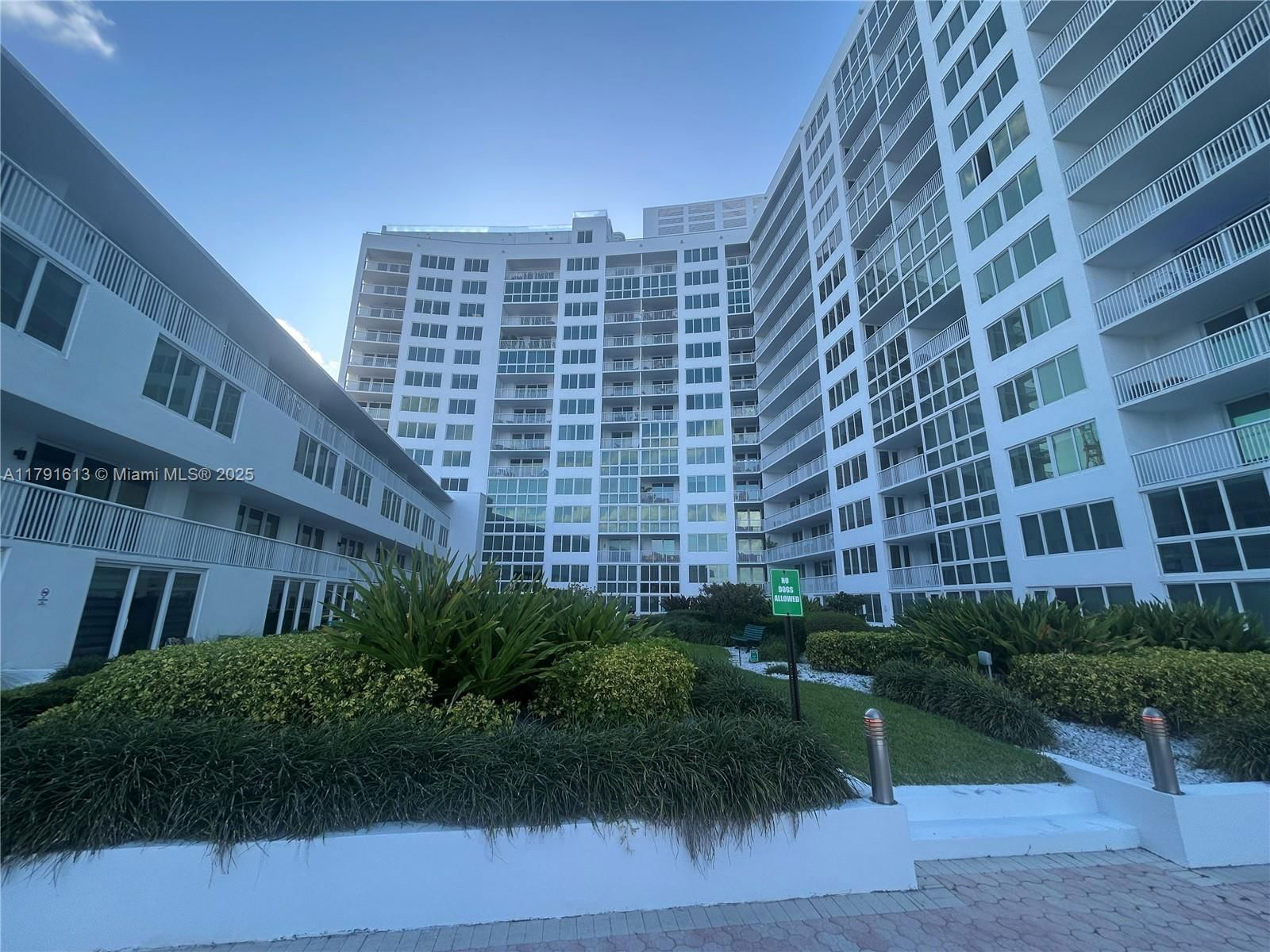 Real estate property located at 5401 Collins Ave #434, Miami-dade, The Carriage House Condo, Miami Beach, FL